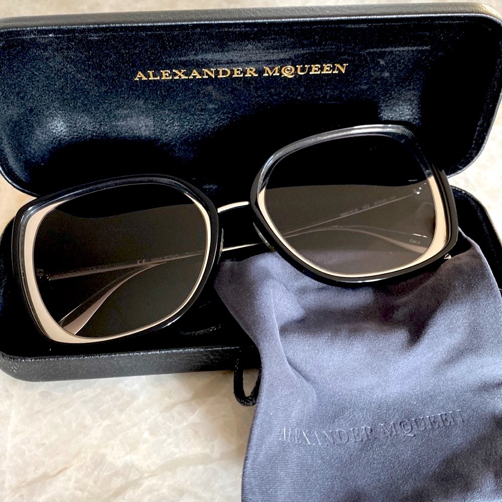 ALEXANDER MCQUEEN SUNGLASSES WORN ONCE! Perfect with bag and glasses case $375